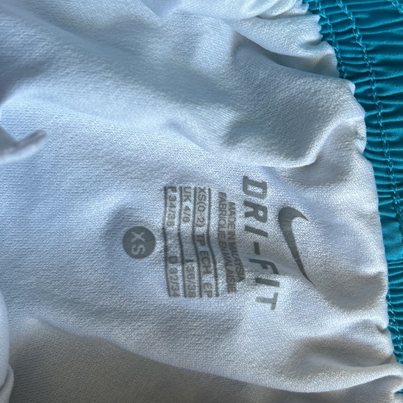These are a size XS active shorts from Nike Dri-fit - Picture 2 of 3
